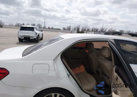 2015 Mercedes-Benz E 350 z USA, uszkodzony, nr VIN WDDHF5KB4FB128466